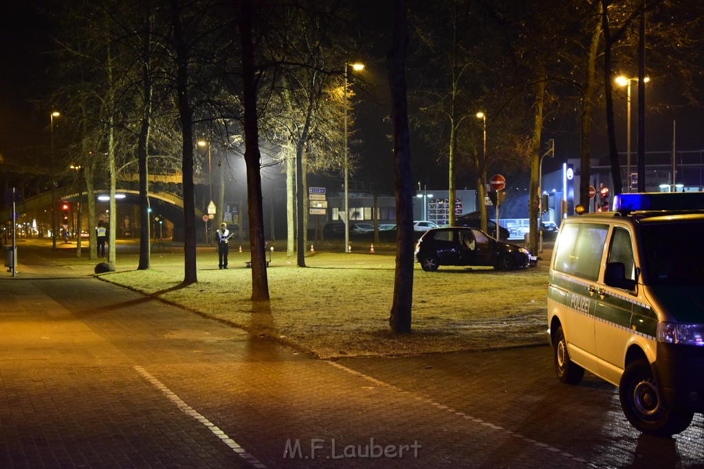 VU PKW Baum Koeln Deutz Deutz Kalkerstr P62.JPG - Miklos Laubert